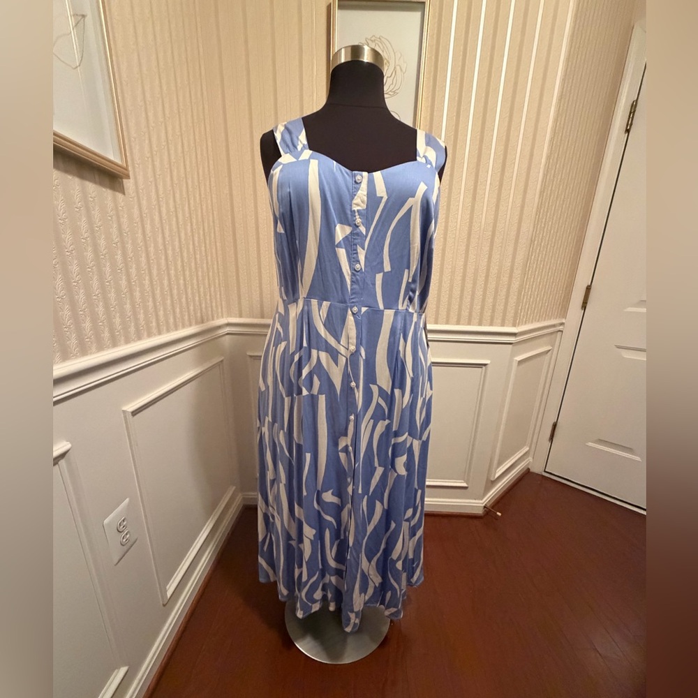 Ava & Viv Blue and White Printed Button-Front Midi Dress. NEW w/Tags!!
